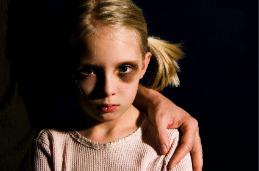 Kind mit blauem Auge